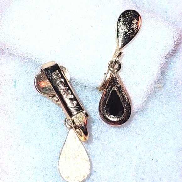 Avon Garnet Teardrop Vintage Dangle Earrings - Picture 2 of 9